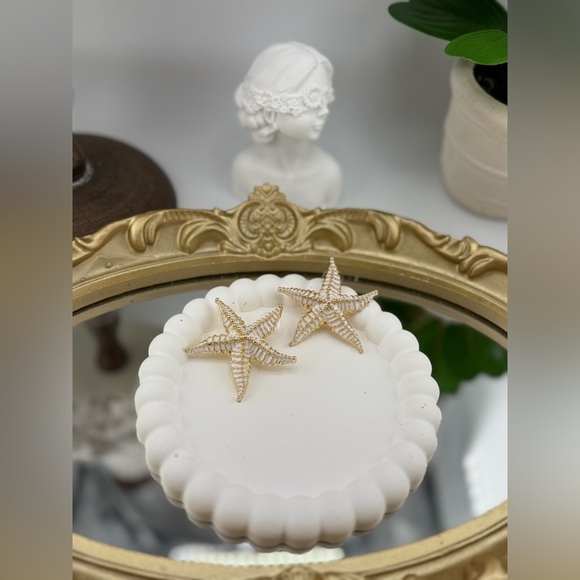 ✨ Starfish Beaded Statement Earrings ✨ - Picture 3 of 7